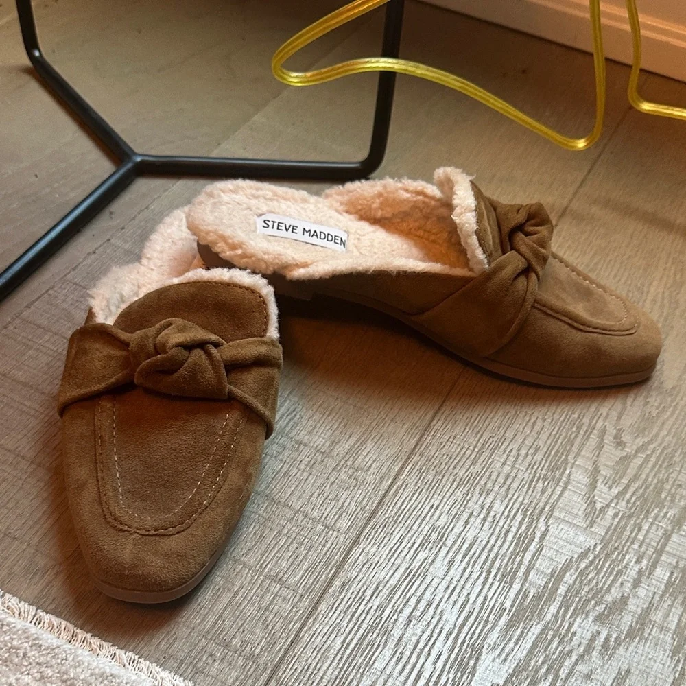 Steve Madden Tan Suede Mules with Bow - Picture 2 of 4